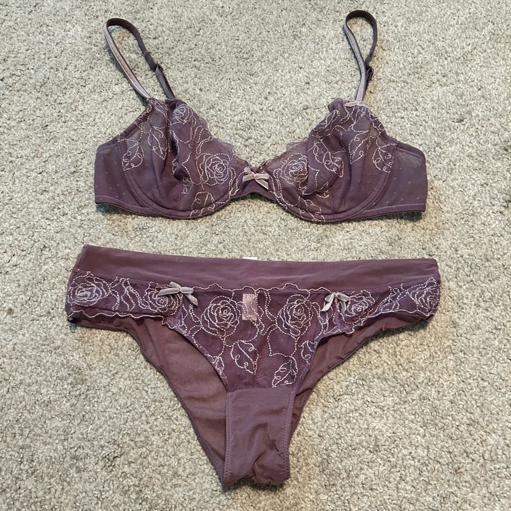 Victoria’s Secret vintage lingerie bra & panty 36B medium bottoms purple lace